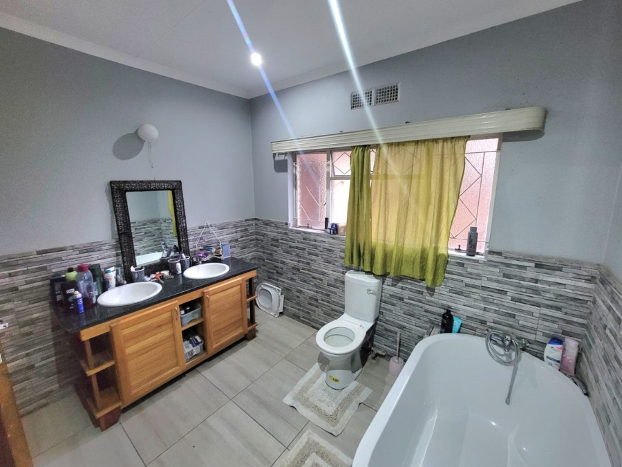 3 Bedroom Property for Sale in Uitsig Free State